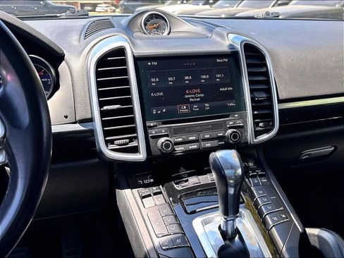Used 2017 Porsche Cayenne Platinum Edition AWD/4WD image 9