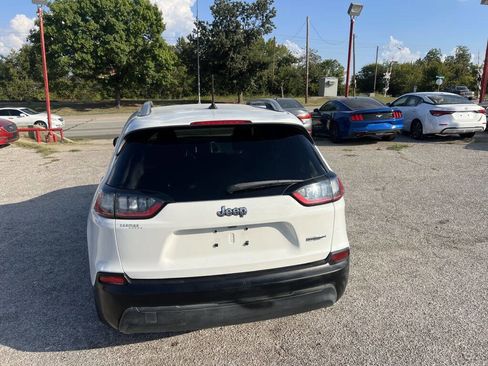 Used 2019 Jeep Cherokee Latitude w/ Popular Appearance Group image 6