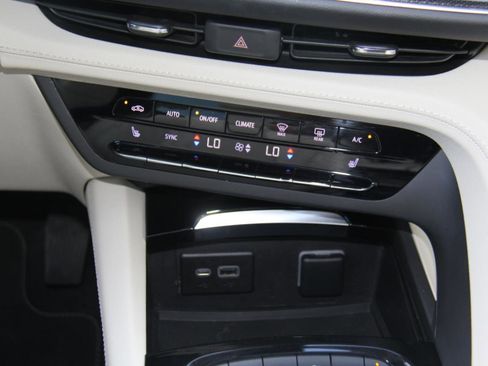 Used 2022 Buick Envision Essence w/ Safety Package AWD/4WD image 18