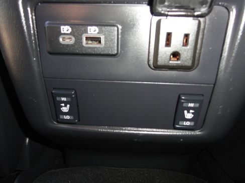 Used 2019 Nissan Pathfinder SL image 27