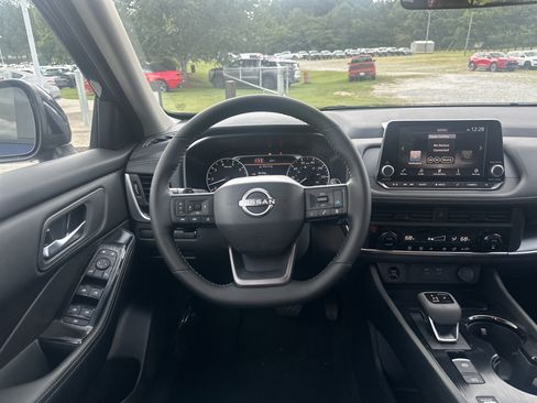 Used 2026 Nissan Rogue SV FWD image 26