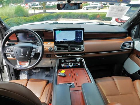 Used 2024 Lincoln Navigator L Reserve AWD/4WD image 20