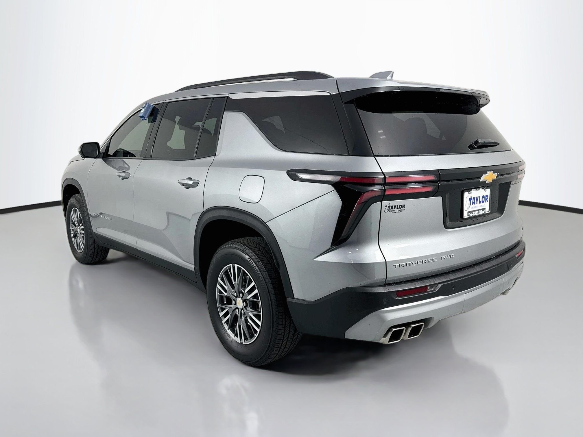 Used 2024 Chevrolet Traverse LT w/ Trailering Package AWD/4WD image 5