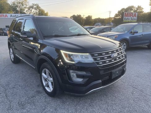 Used 2017 Ford Explorer XLT w/ Equipment Group 202A AWD/4WD image 2