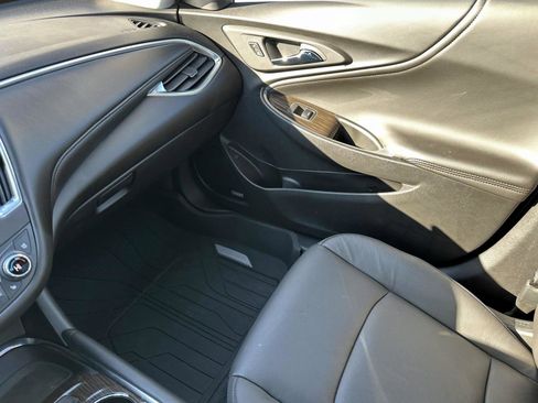Used 2022 Chevrolet Malibu Premier image 32