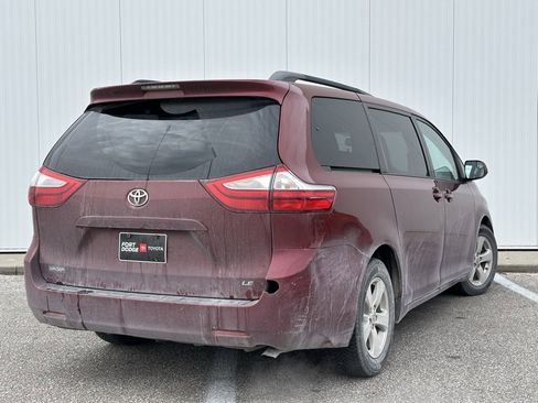 Used 2015 Toyota Sienna LE image 5