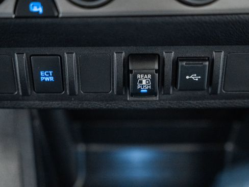 Used 2020 Toyota Tacoma SR5 image 28