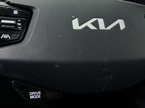 Used 2023 Kia Niro EX Touring FWD image 9