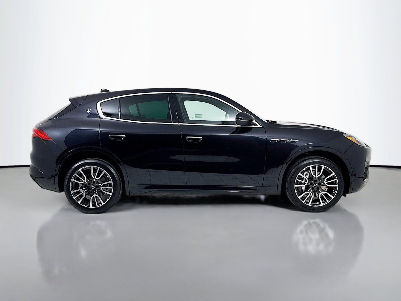 Used 2025 Maserati Grecale GT AWD/4WD image 8