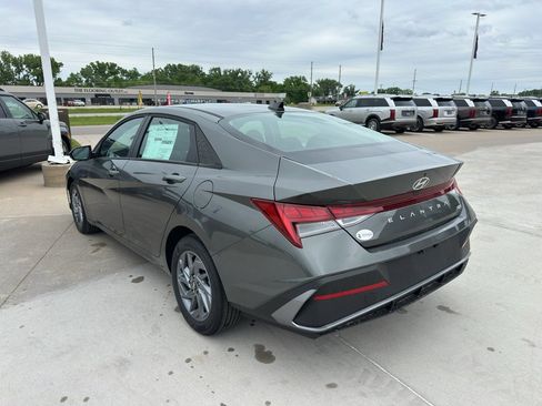 New 2026 Hyundai Elantra Hybrid FWD image 6