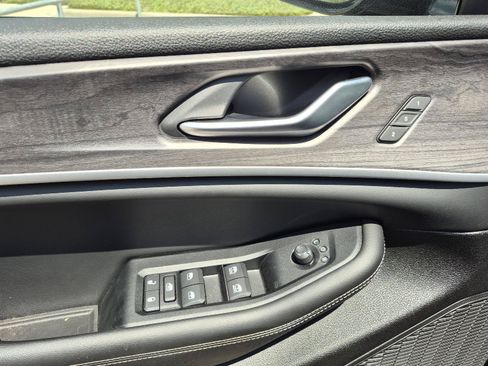 Used 2023 Jeep Grand Cherokee Limited AWD/4WD image 9
