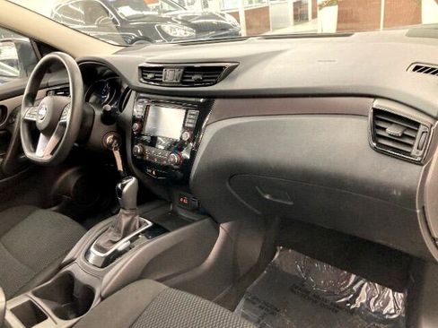 Used 2019 Nissan Rogue Sport S image 10
