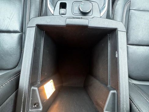 Used 2019 Chevrolet Traverse LT w/ LT Premium Package image 28