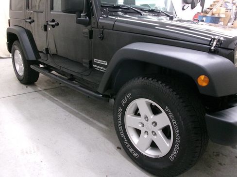 Used 2017 Jeep Wrangler Unlimited Sport w/ Quick Order Package 24S AWD/4WD image 10