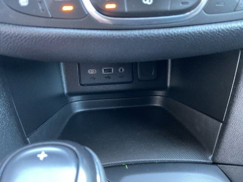 Used 2020 Chevrolet Equinox LT w/ Driver Convenience Package image 23