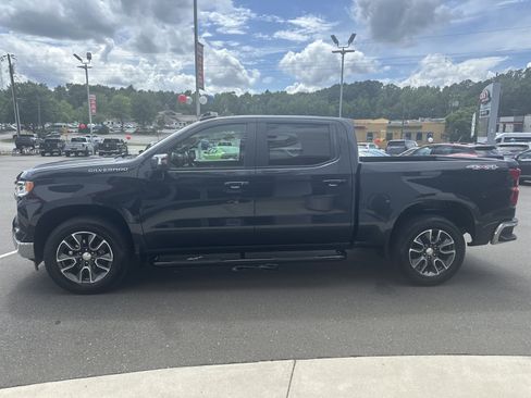 Used 2023 Chevrolet Silverado 1500 LT AWD/4WD image 6