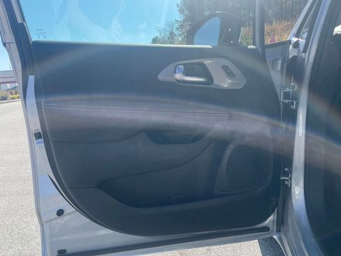 New 2026 Chrysler Pacifica Select FWD image 10