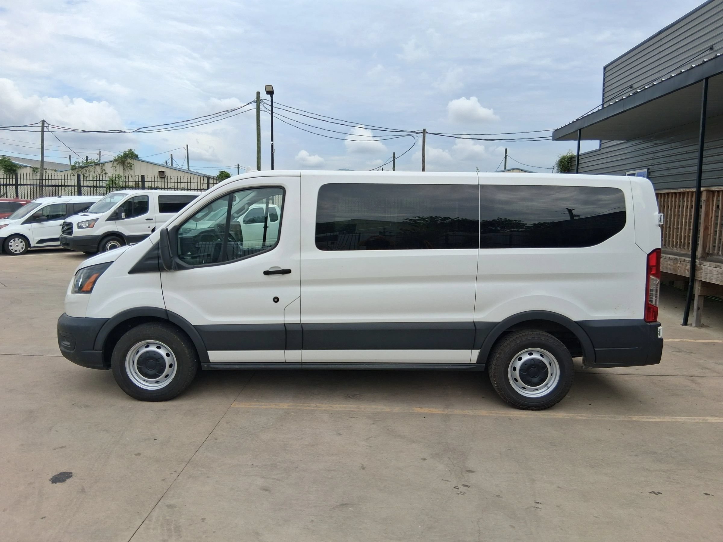 Used 2020 Ford Transit 150 XL RWD image 3