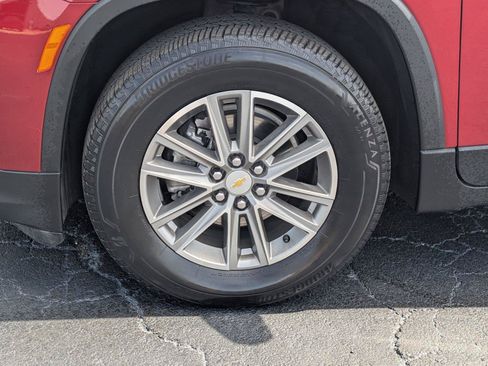 Used 2023 Chevrolet Traverse LT FWD image 9
