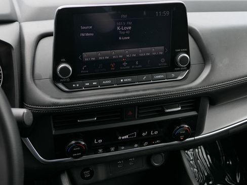 Used 2024 Nissan Rogue SV FWD image 15