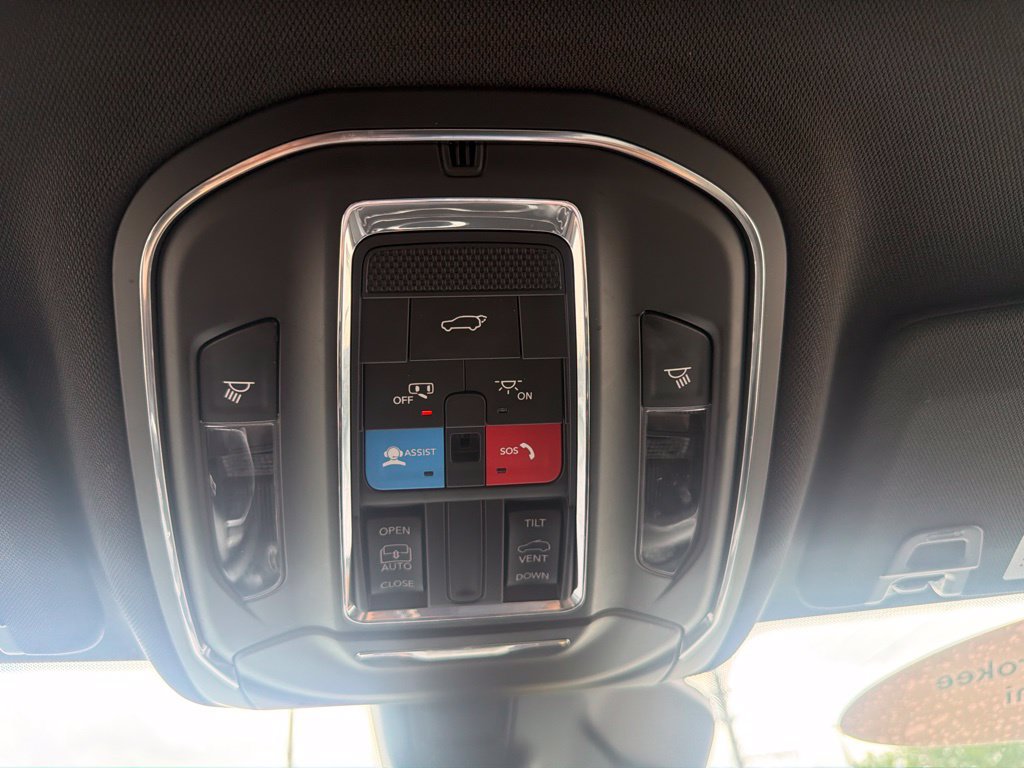 Used 2023 Jeep Grand Cherokee Altitude AWD/4WD image 23