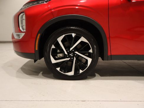 Used 2024 Mitsubishi Outlander SE image 7