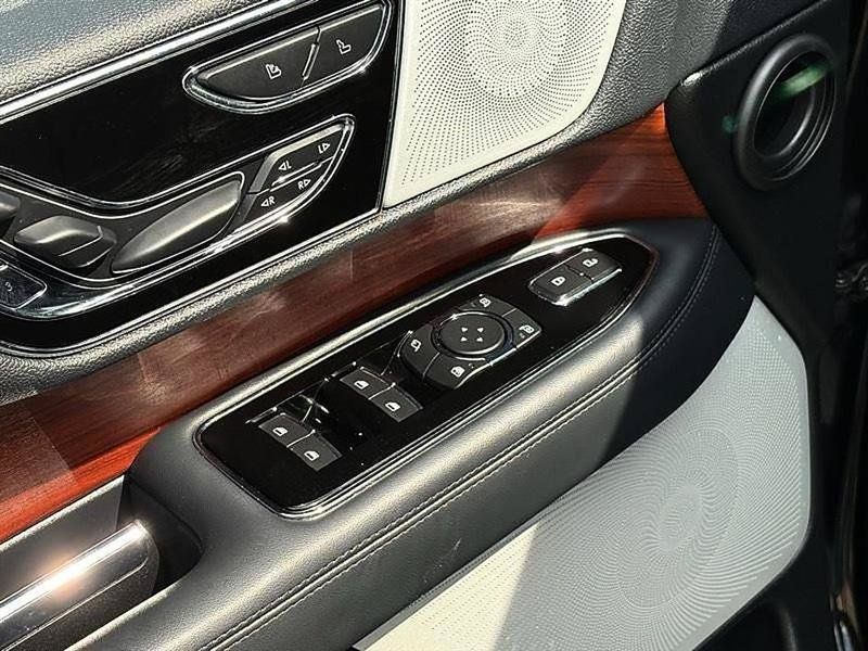 Used 2022 Lincoln Navigator Reserve AWD/4WD image 18