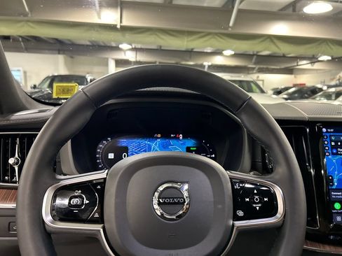 Certified 2023 Volvo XC60 T8 Ultimate w/ Climate Package AWD/4WD image 11