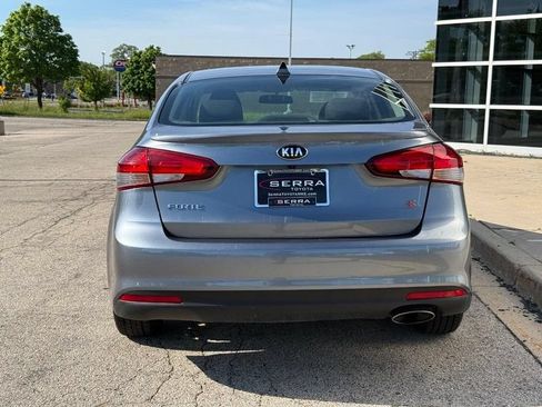 Used 2017 Kia Forte S FWD image 4