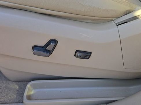 Certified 2016 Chrysler Town & Country Touring-L w/ Driver Convenience Group FWD image 18