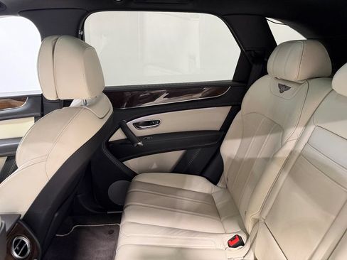 Used 2018 Bentley Bentayga Mulliner AWD/4WD image 8