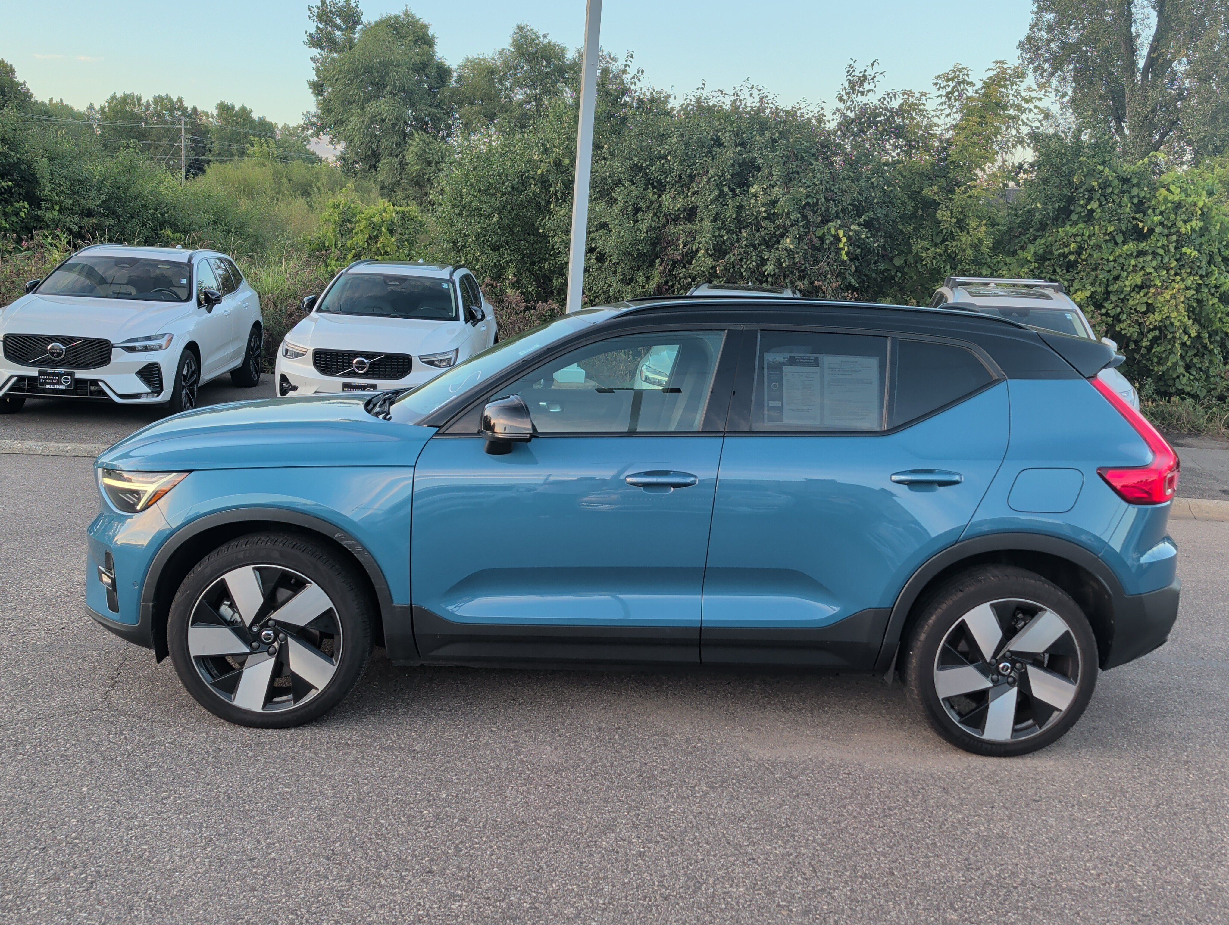 Used 2023 Volvo XC40 Recharge Ultimate w/ Protection Package Premier AWD/4WD image 4