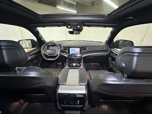 Certified 2024 Jeep Wagoneer Series II w/ Convenience Group I image 33