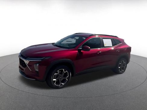 Used 2025 Chevrolet Trax LT w/ LT Convenience Package FWD image 8