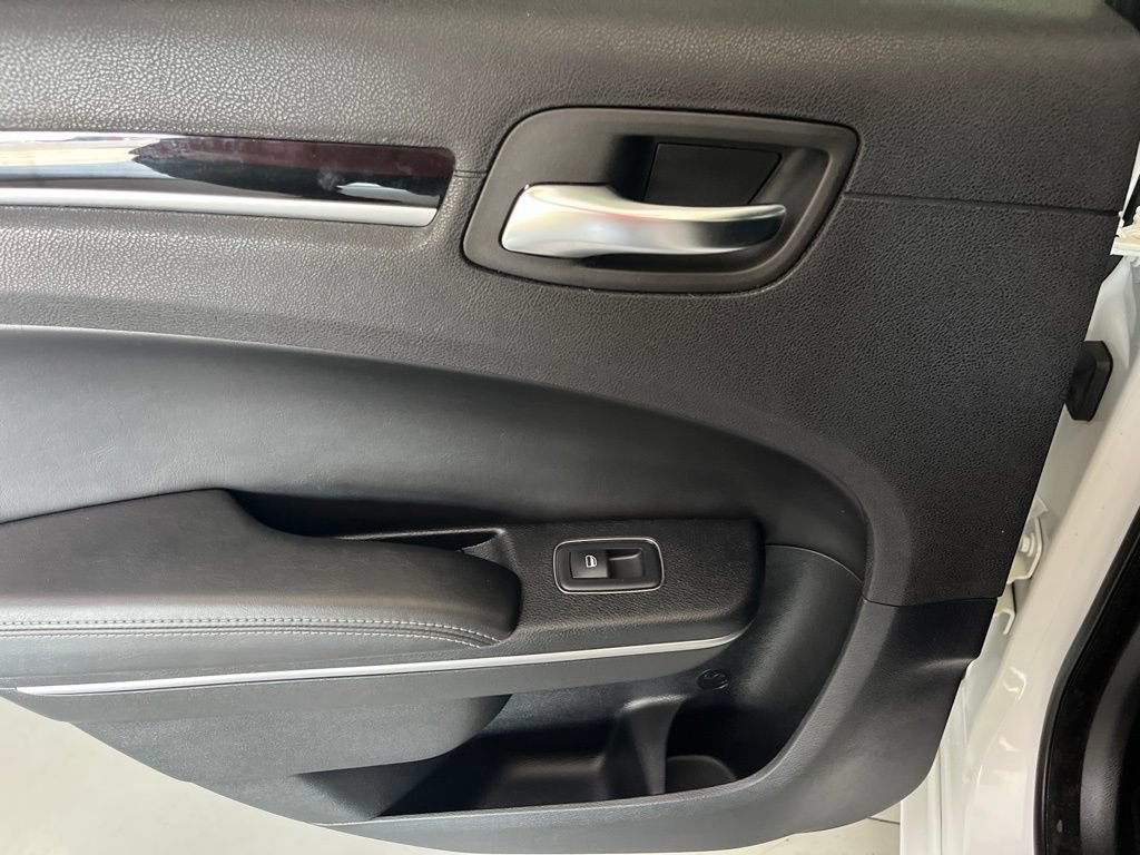 Used 2019 Chrysler 300 S w/ 300S Premium Group 2 RWD image 52