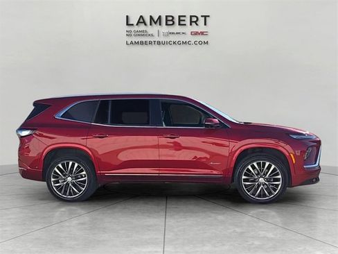 Used 2025 Buick Enclave Avenir image 5