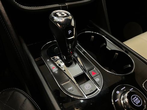 Used 2019 Bentley Bentayga AWD/4WD image 42