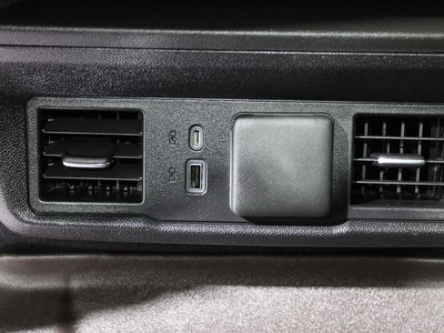 Used 2024 GMC Sierra 1500 SLT image 25