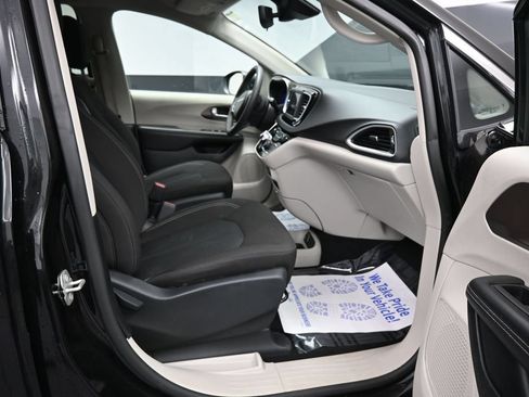 Used 2023 Chrysler Voyager LX FWD image 20
