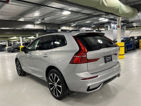 Certified 2025 Volvo XC60 B5 Plus image 4