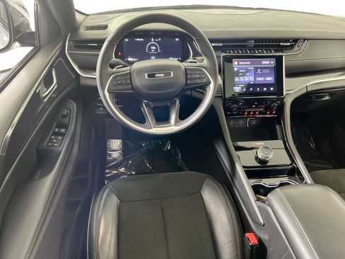 Used 2023 Jeep Grand Cherokee Altitude AWD/4WD image 20