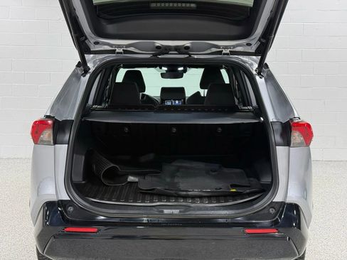 Used 2021 Toyota RAV4 SE image 64