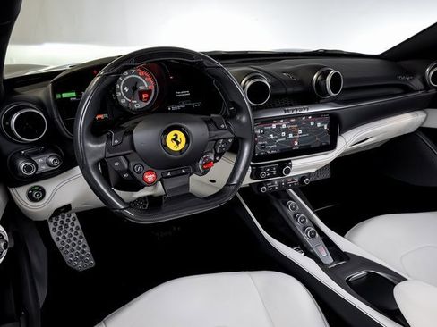 Certified 2019 Ferrari Portofino image 5