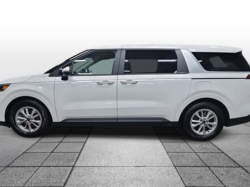 Used 2024 Kia Carnival LX image 8
