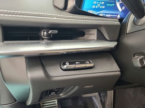 Used 2024 Chevrolet Corvette Z06 image 35