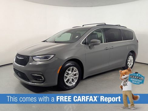 Used 2022 Chrysler Pacifica Touring-L FWD image 3