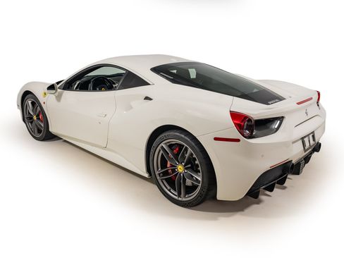 Certified 2017 Ferrari 488 GTB RWD image 4