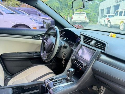 Used 2017 Honda Civic Sport image 3