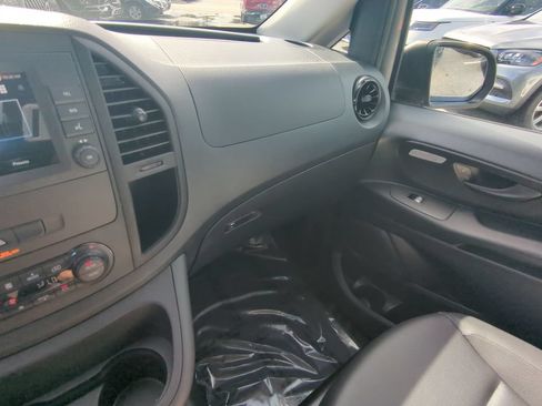 Used 2023 Mercedes-Benz Metris Passenger image 4