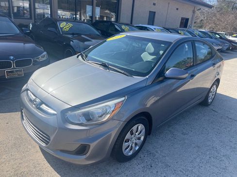 Used 2015 Hyundai Accent GLS image 1